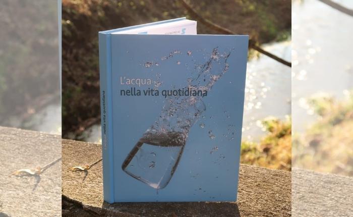 Foto del libro "L'acqua nella vita quotidiana" dell'Associazione Fontanieri Ticinesi
